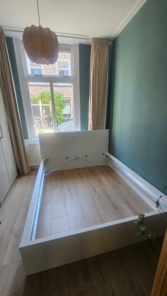 Malm Bedframe, hoog, met 2 bedlades, wit, 160x200 cm, Ophalen, Wit, Tweepersoons, Zo goed als nieuw