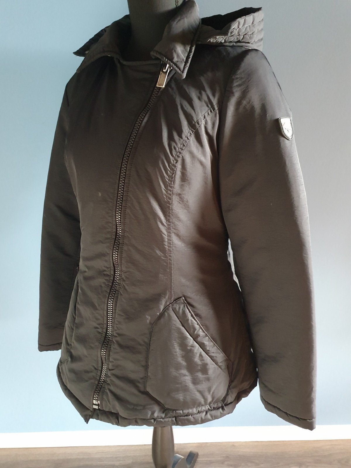 Nette zwarte Froccella winterjas, valt als maat M, Kleding | Dames, Jassen | Winter, Maat 38/40 (M), Zwart, Ophalen of Verzenden