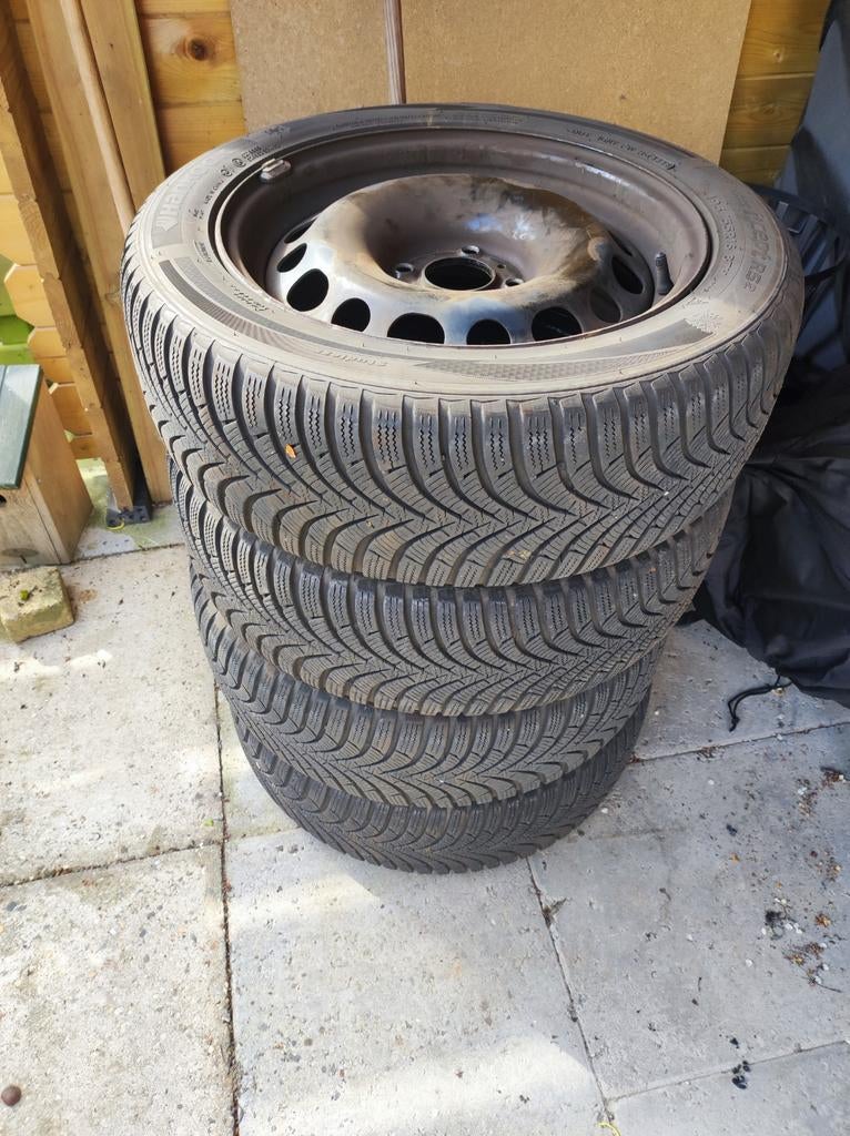 Winterbanden Hankook 195/55 R16 met stalen velgen, Auto-onderdelen, Banden en Velgen, Ophalen, Gebruikt, 16 inch, Banden en Velgen