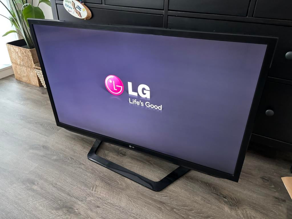 LG TV - 97cm breed, Ophalen, Gebruikt, 50 Hz, 100 cm of meer