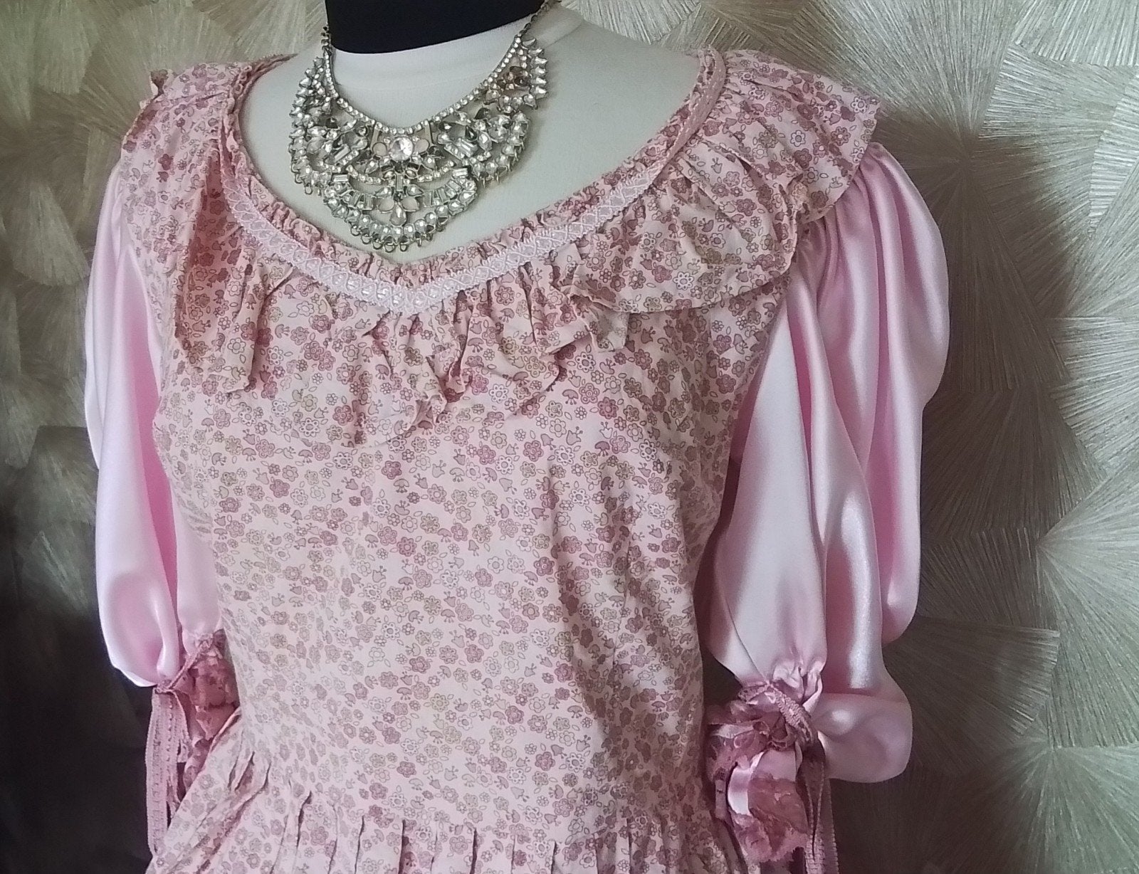 Roze prinsessen jurk 42 , ketting ,  haarstuk, Ophalen of Verzenden, Zo goed als nieuw, Pak of Jurk