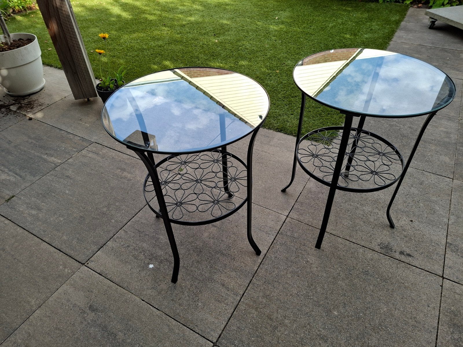 Set van 2 glazen bijzettafels voor binnen of buiten, Tuin en Terras, Tuintafels, Ophalen, Gebruikt, Rond, Metaal