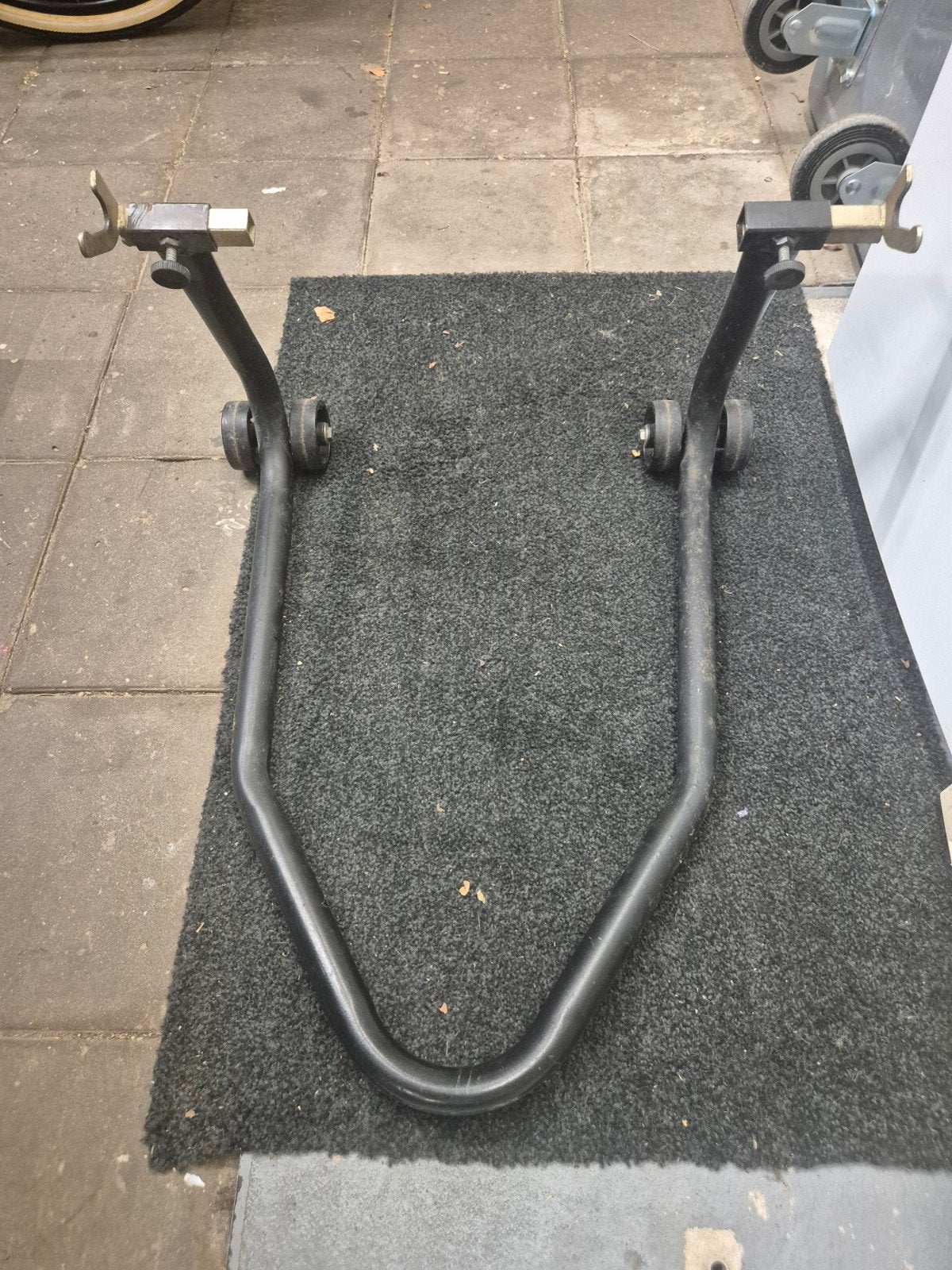 Motorfiets paddockstand / achterwielstandaard, Ophalen, Zo goed als nieuw