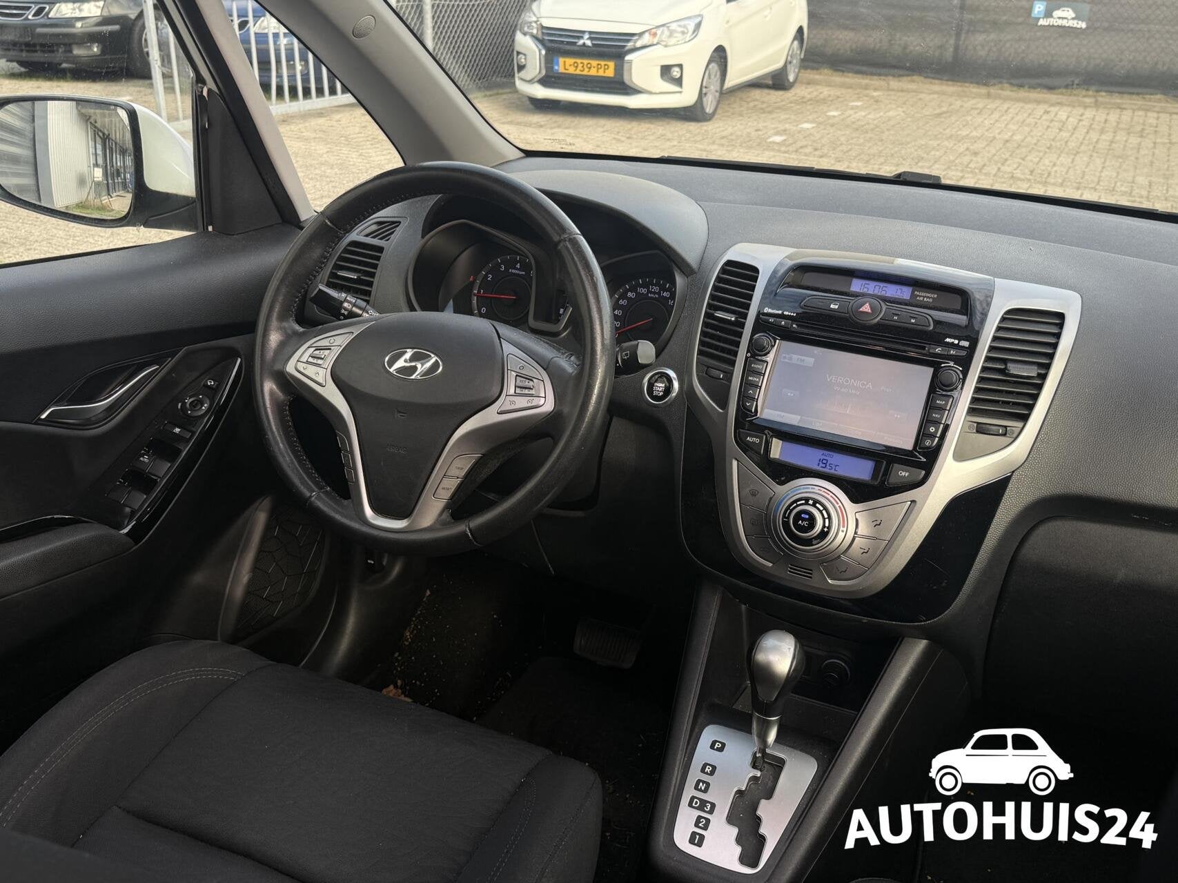 Hyundai ix20 1.6i i-Catcher AUTOMAAT TREKHAAK|PANODAK|KEYLES, Auto's, 4 cilinders, Met garantie (alle), Wit, Bedrijf