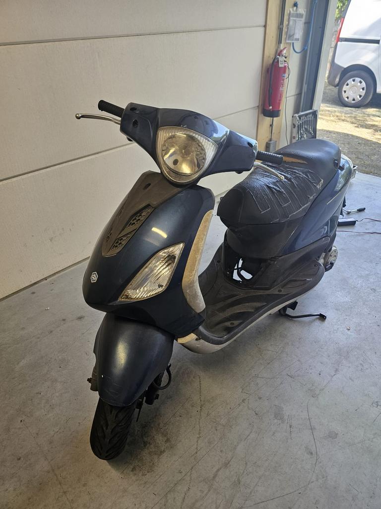 Piaggio fly, Ophalen, Zo goed als nieuw, Benzine, Fly