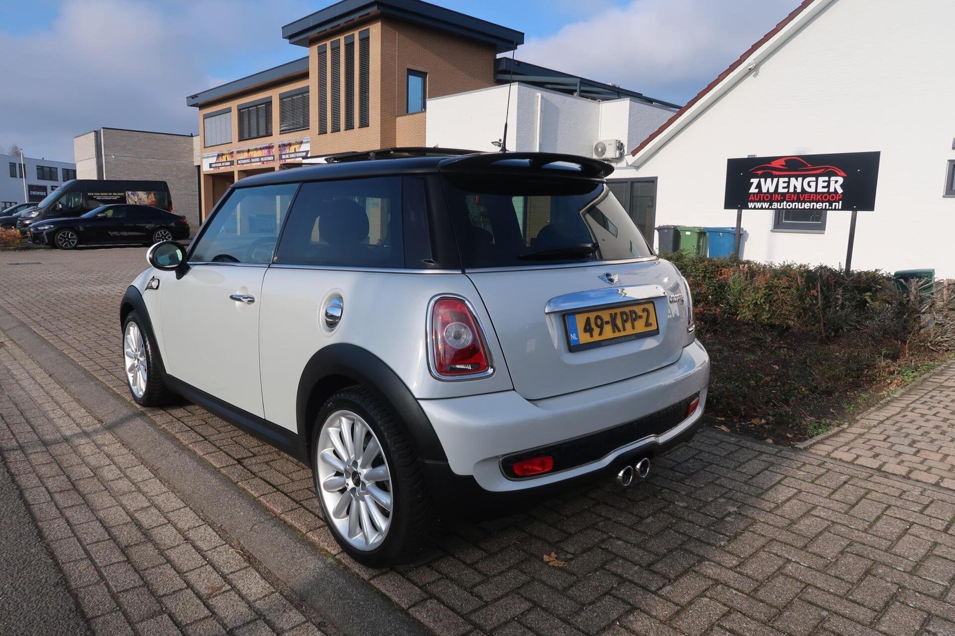 Mini Mini 1.6 Cooper S Camden PANORAMADAK|HARMAN-KARDON|AIRC, Auto's, Voorwielaandrijving, Euro 5, Gebruikt, Zwart