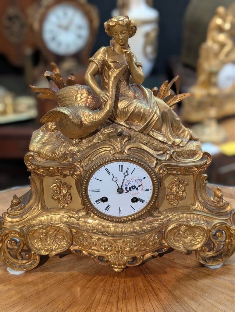 Antieke bronzen vuurvergulde pendule 34 breed.33 hoog €310., Ophalen