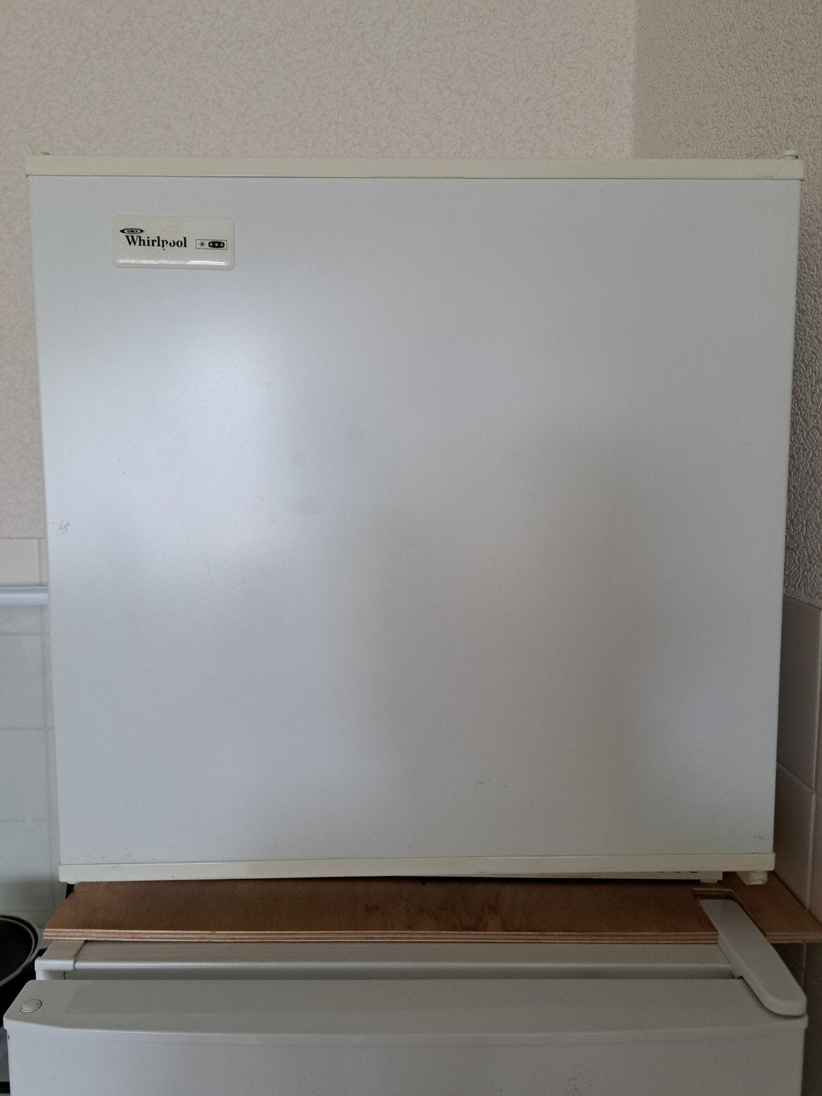 Kleine Whirlpool vrieskast met 2 vakken (57x55x60 cm), Gebruikt, Minder dan 85 cm, Ophalen of Verzenden, Minder dan 75 liter