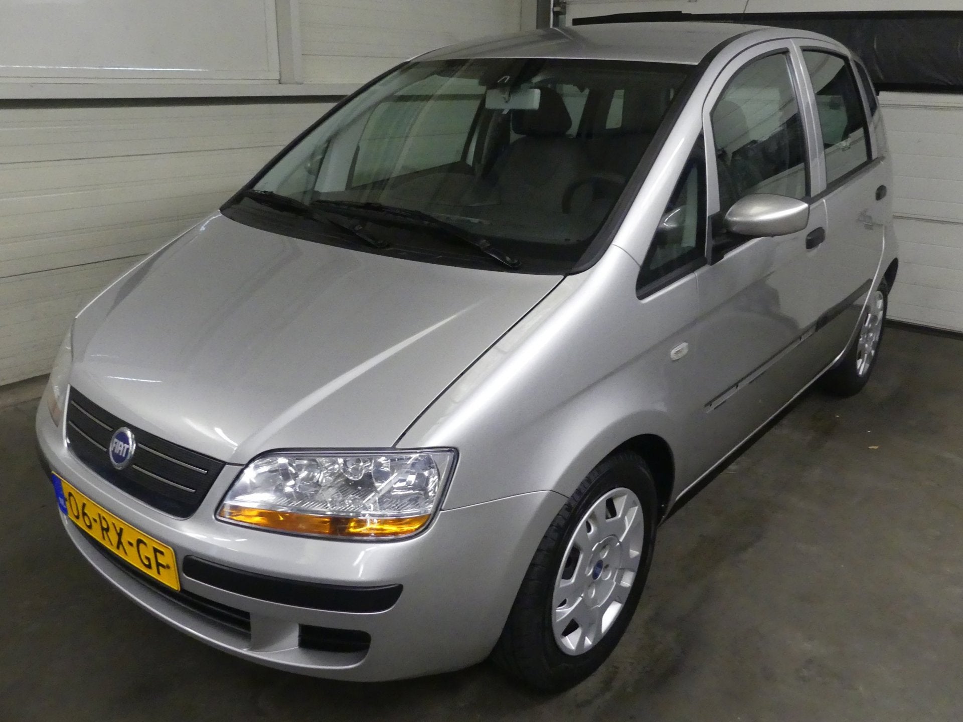 Fiat Idea 1.4-16V Active Plus - Airco - Weinig Km Nap, Auto's, Voorwielaandrijving, Gebruikt, Idea, 400 kg