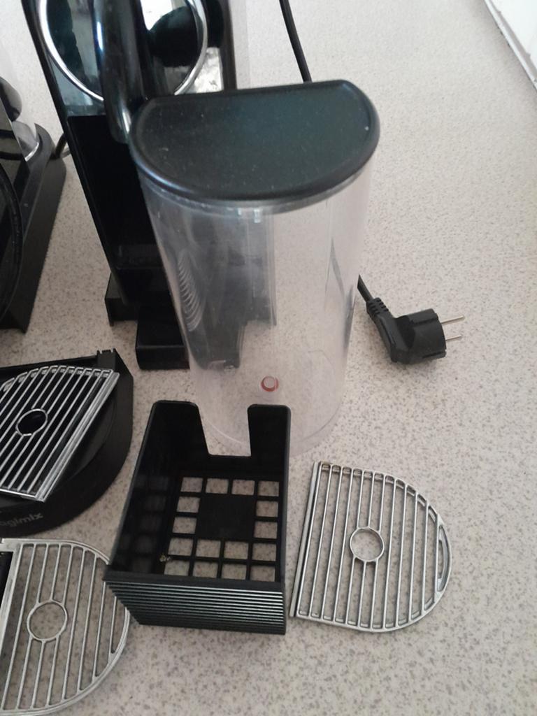Twee nespresso machines om te reviseren., Ophalen of Verzenden