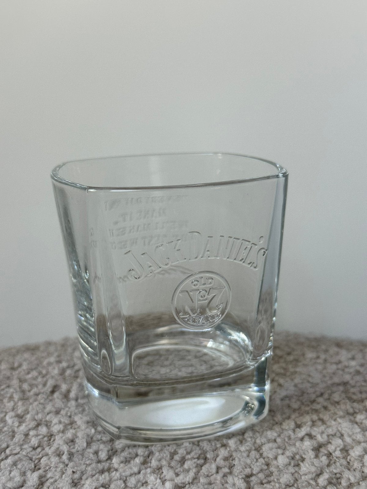 Jack Daniel's tumbler glas in nieuwstaat, Verzamelen, Glas en Borrelglaasjes, Ophalen of Verzenden, Zo goed als nieuw