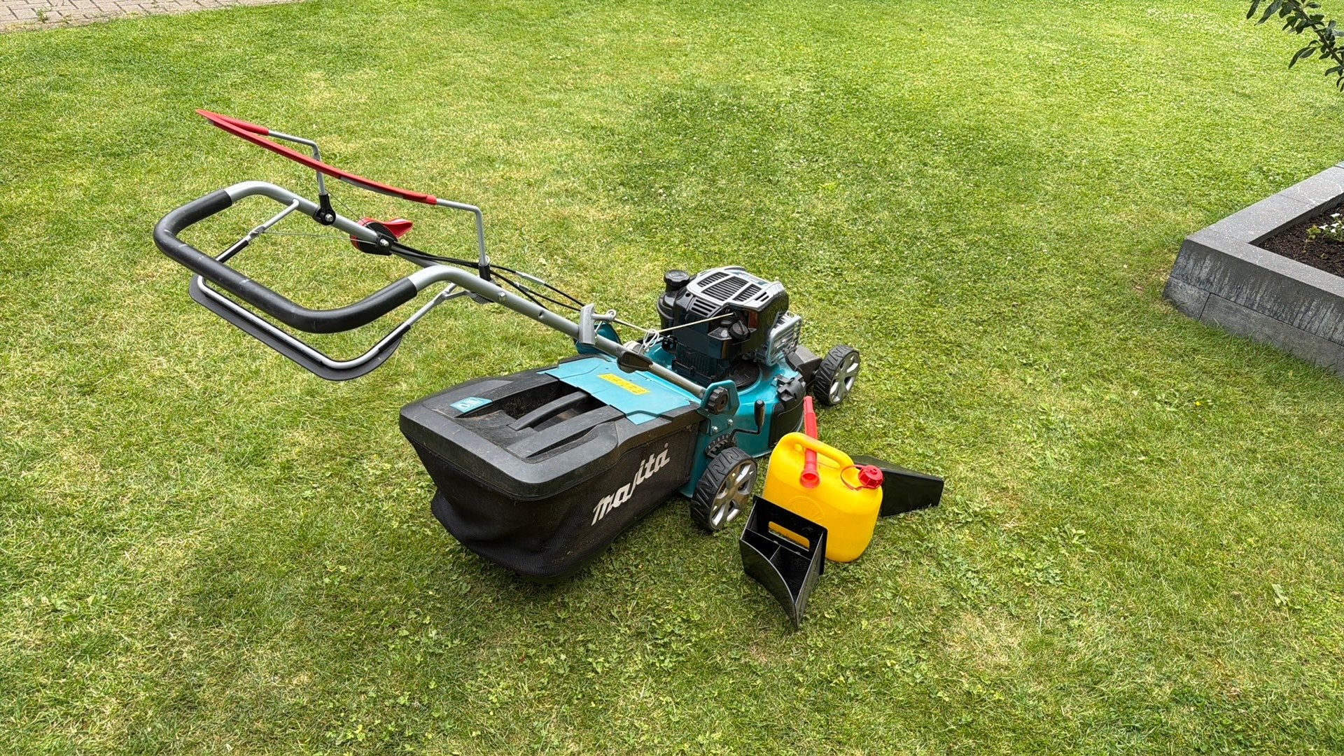 Makita benzinegrasmaaier., Ophalen, Versnellingen, Zo goed als nieuw, Benzine-grasmaaier