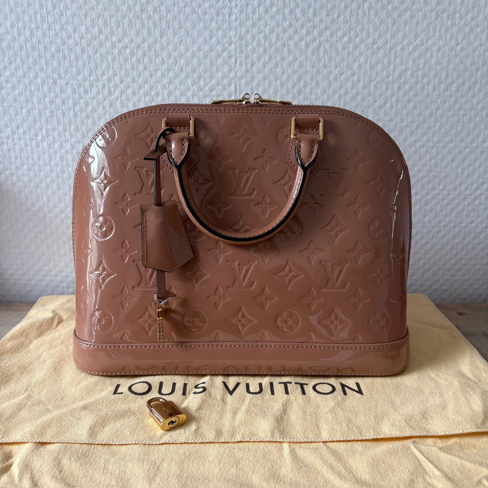 Louis Vuitton Alma PM M91583 Monogram Vernis Rose Velours, Ophalen, Zo goed als nieuw, Roze, Handtas