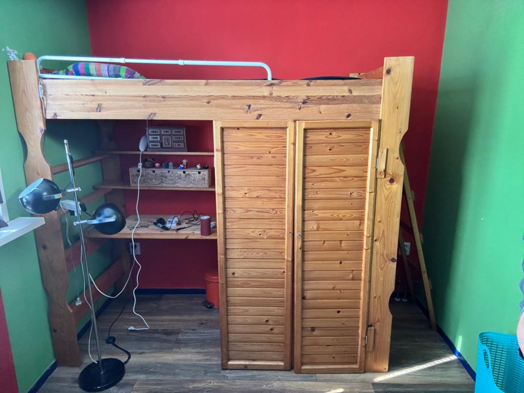 Stevig massief houten hoogslaper met diepe kast en bureau, Ophalen, Gebruikt, Hoogslaper