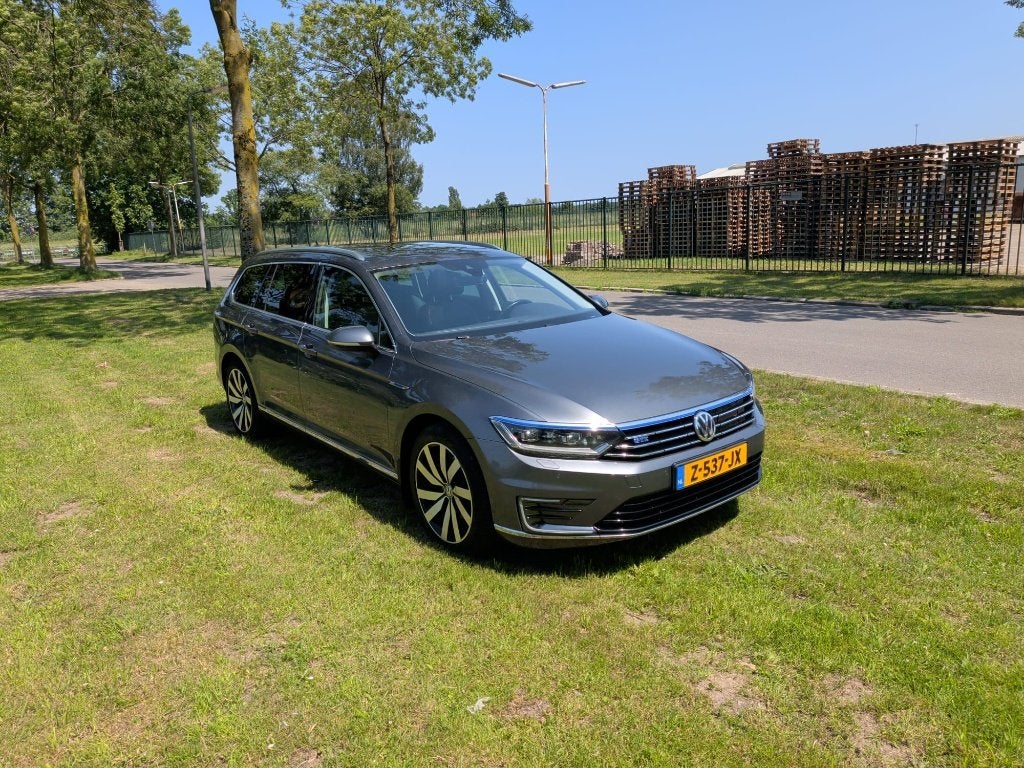 Volkswagen Passat 1.4 TSI 160KW GTE Phev VAR Dsg6 2017 Grijs, Auto's, 156 pk, Hybride Elektrisch/Benzine, 1600 kg, 93 €/maand