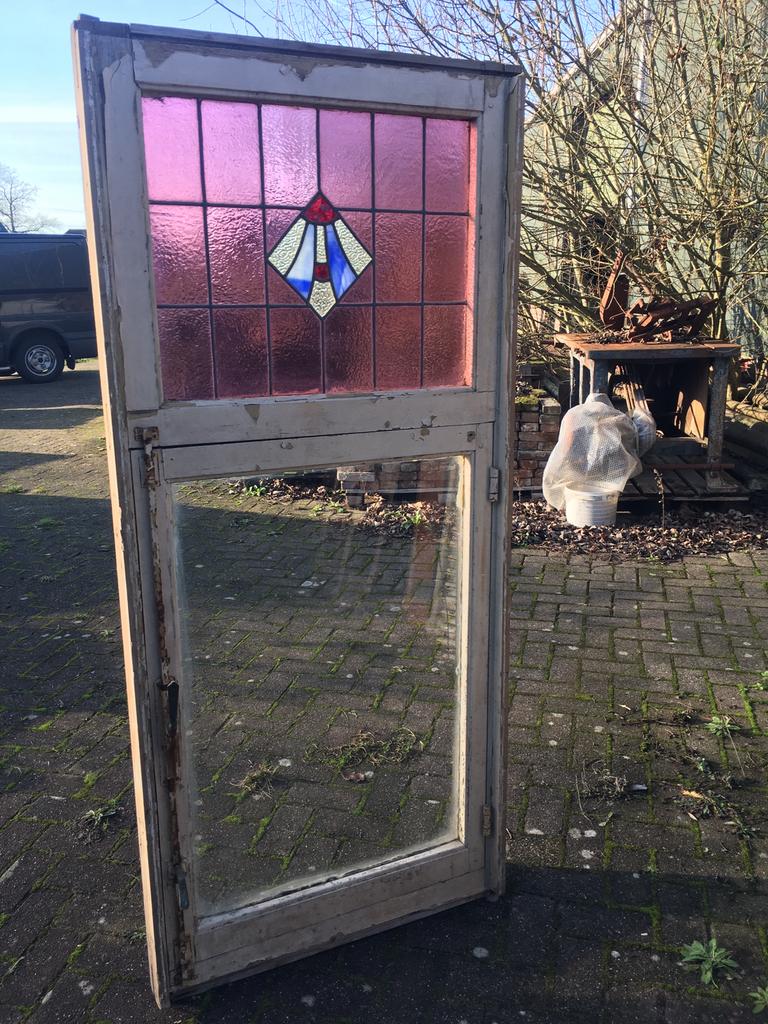 Twee Oude Antieke glas in lood ramen met kozijnen, Doe-het-zelf en Verbouw, Glas en Ramen, Gevelraam of Ruit, Gebruikt, Ophalen of Verzenden