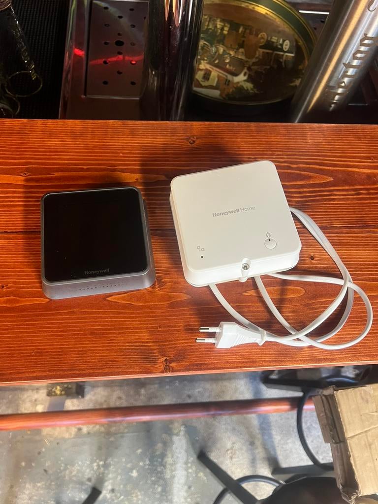 Honeywell td6 thermostaat wifi, Ophalen, Slimme thermostaat, Zo goed als nieuw