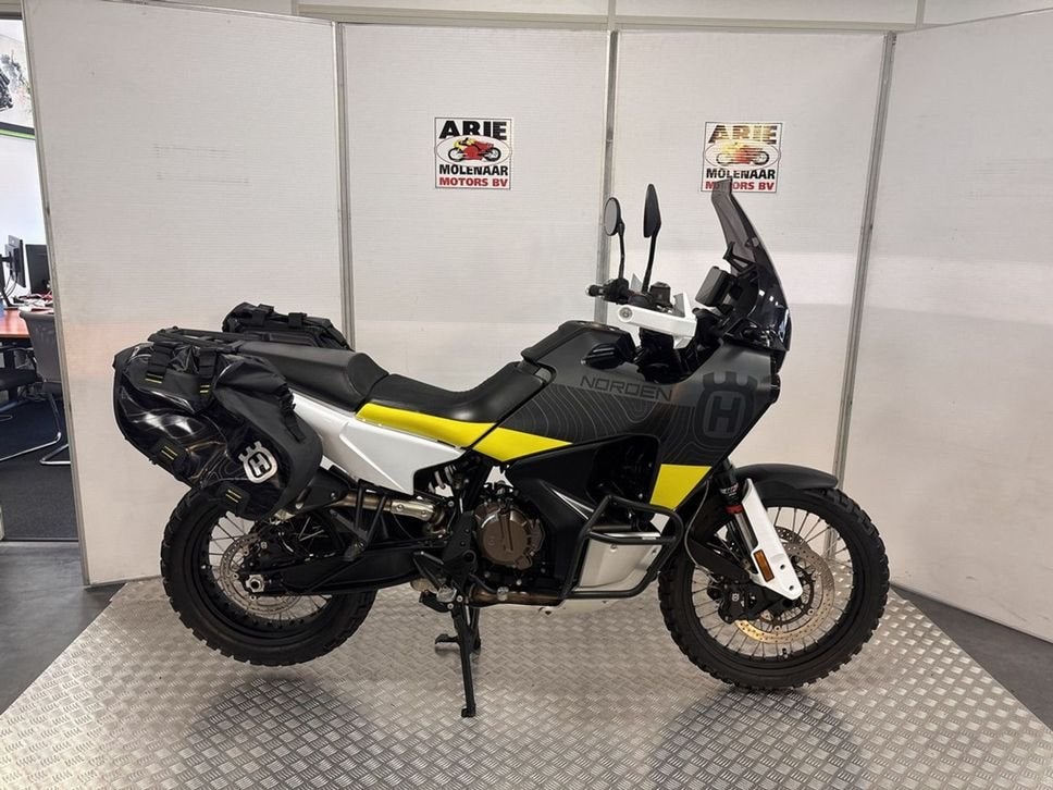 Husqvarna NORDEN 901 (bj 2023), 2 cilinders, Motorrijbewijs A, Onbekend, Meer dan 35 kW