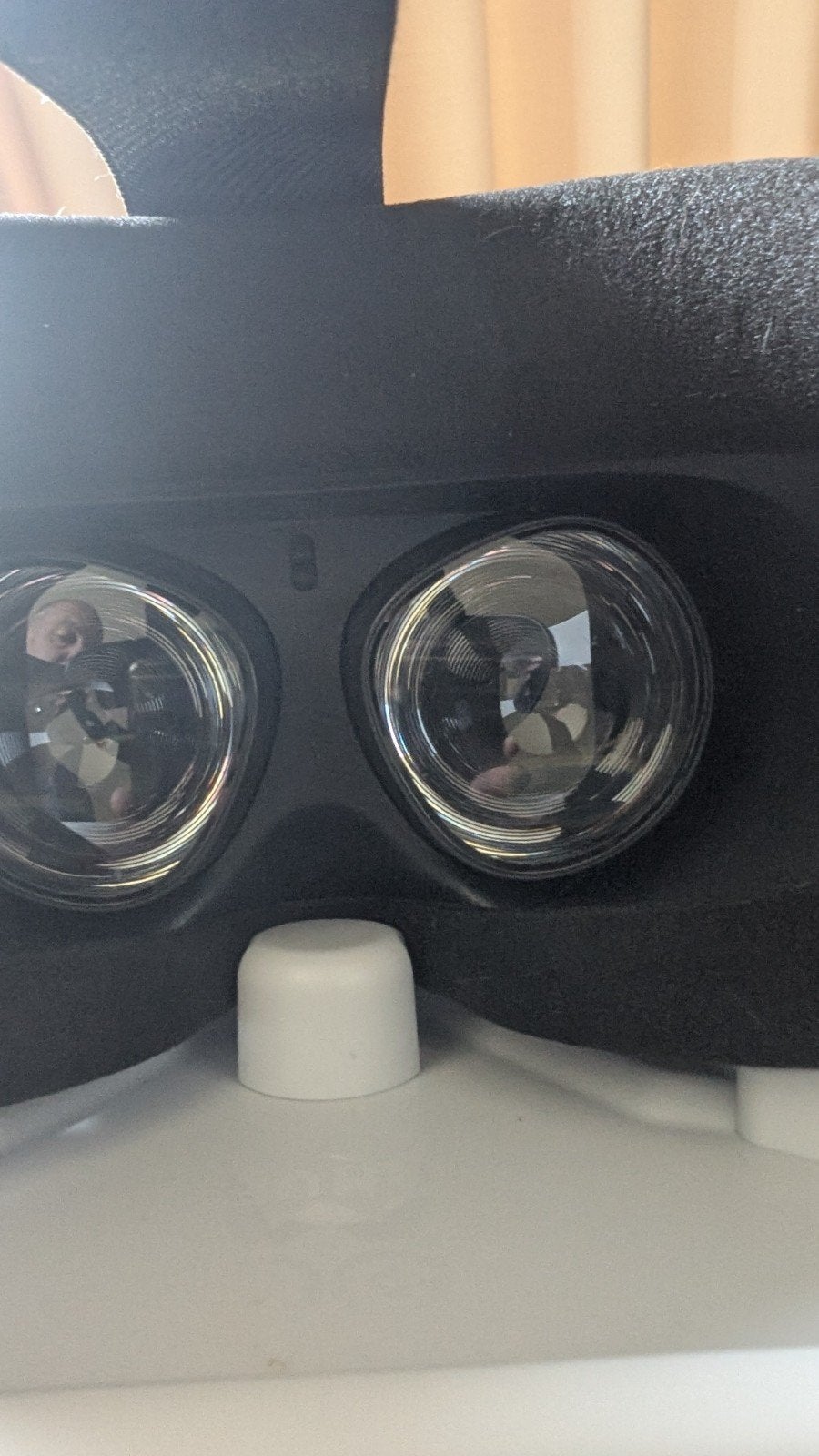 Meta Quest 2 VR-headset met controllers en oplaadstation, Spelcomputers en Games, Virtual Reality, Zo goed als nieuw, Overige platformen