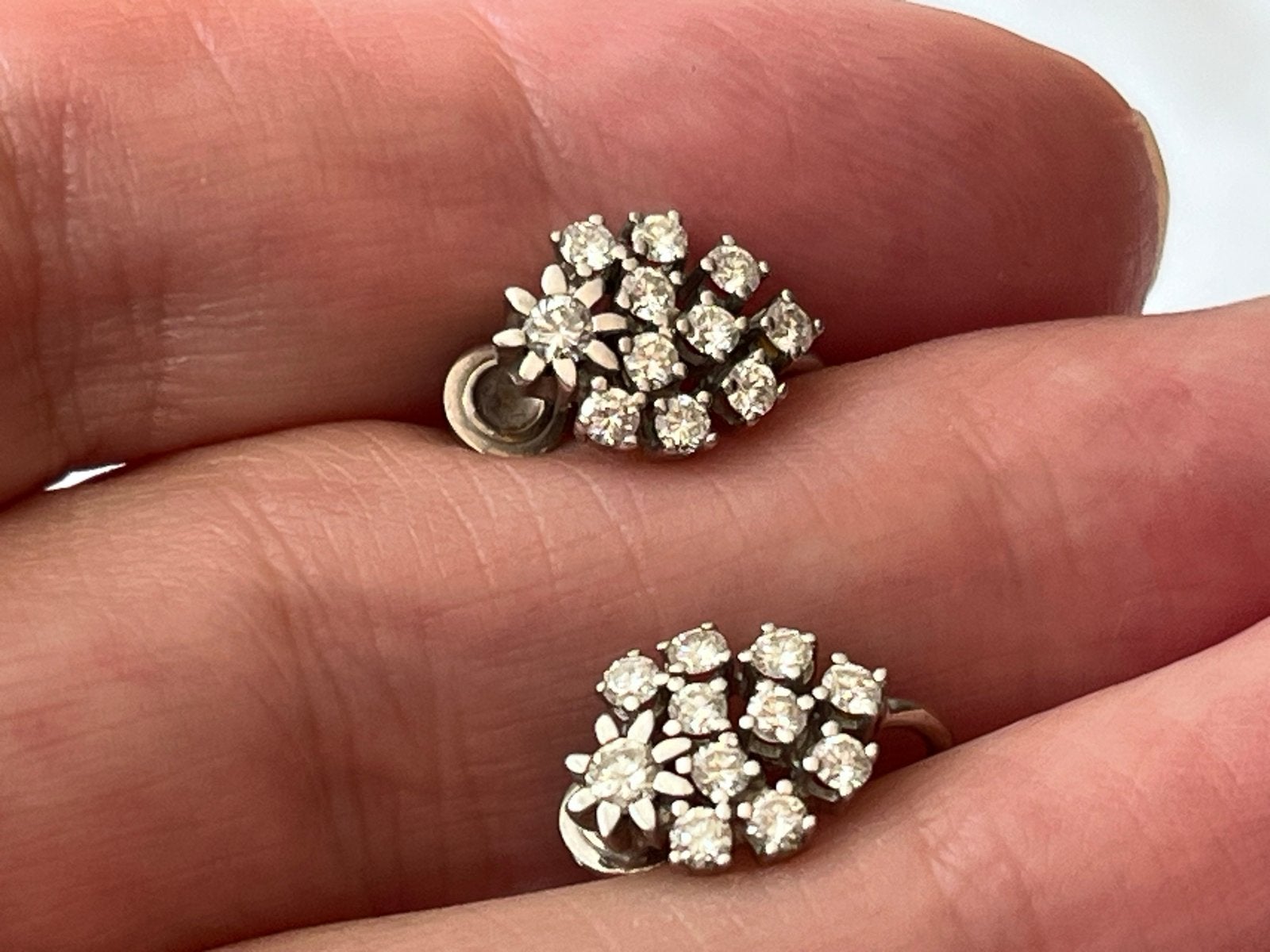 Witgouden oorbellen met 22 heldere diamanten (14 CT), Sieraden, Tassen en Uiterlijk, Oorbellen, Verzenden, Wit, Zo goed als nieuw
