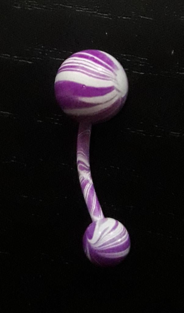 Gave paars met witte swirl navelpiercing (banana bell), Ophalen of Verzenden, Nieuw, Staal, Navelpiercing