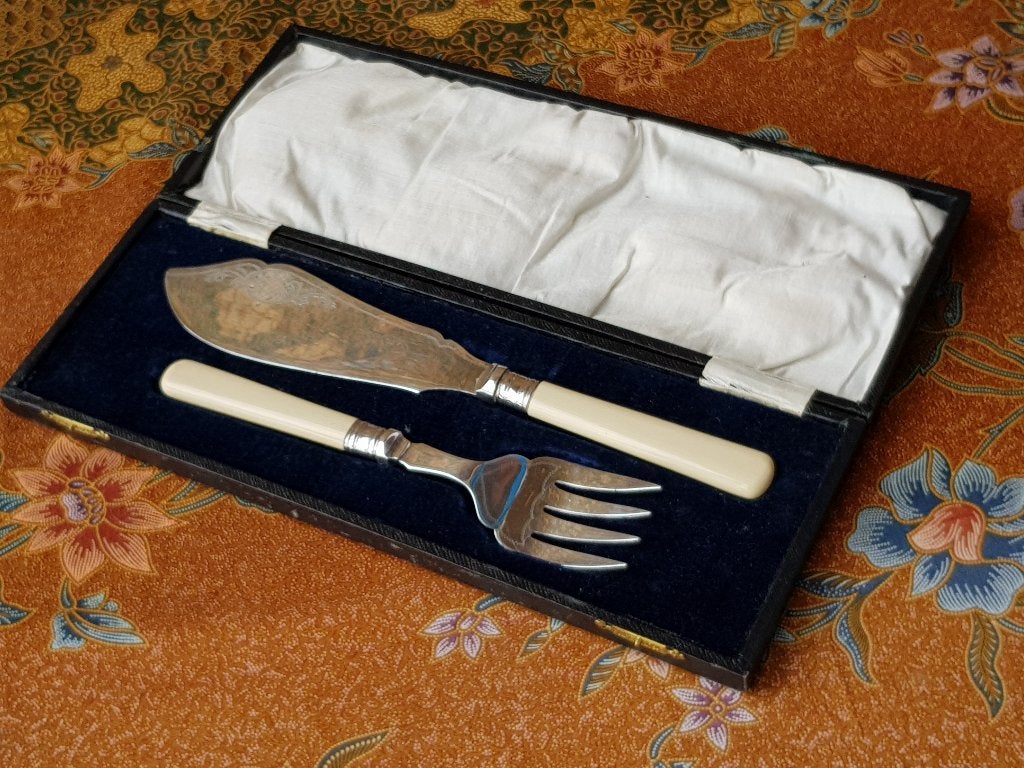 Mooi oud Engels silverplate viscouvert in een etui 32,6 cm., Antiek en Kunst, Antiek | Bestek, Ophalen of Verzenden