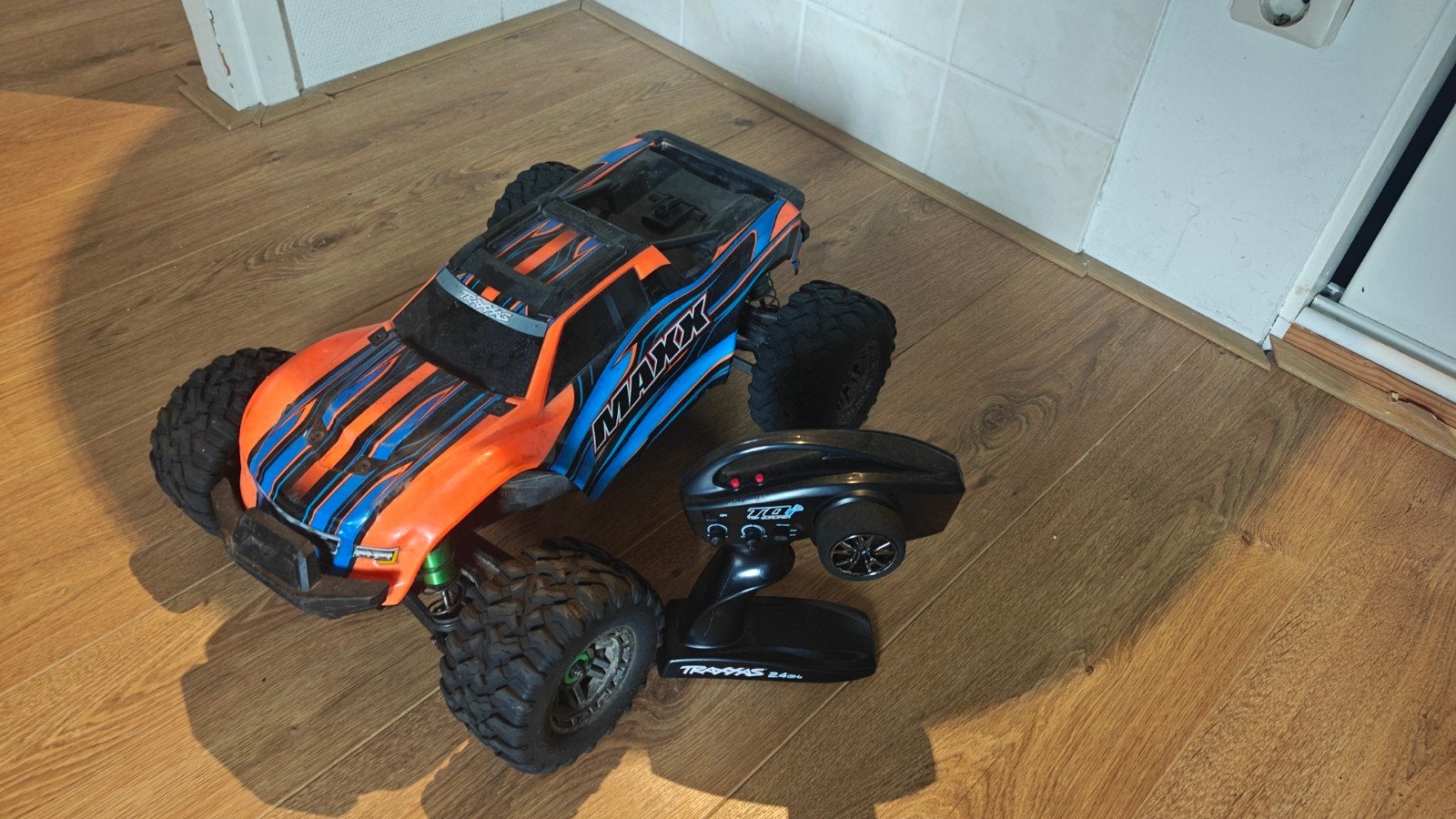 Traxxas maxx rc auto met afstandsbediening, Ophalen, Gebruikt, Auto offroad