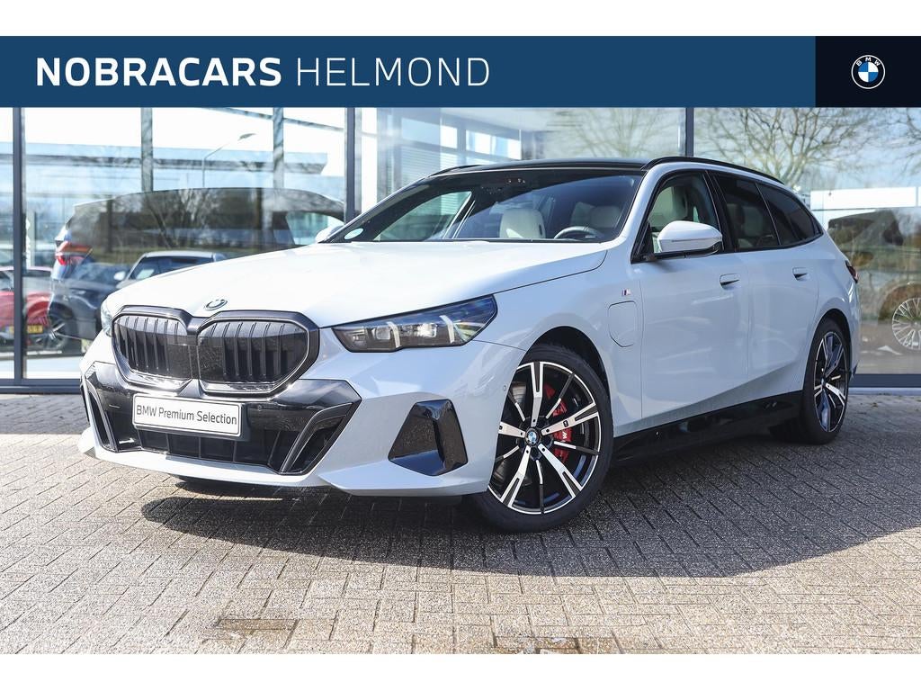 BMW 5 Serie Touring 550e xDrive M Sport Automaat / Panoramad, Gebruikt, Hybride Elektrisch/Benzine, 313 pk, 2998 cc