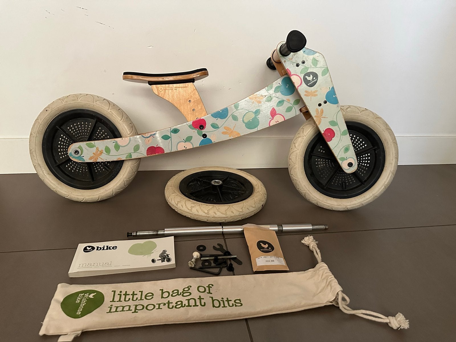 Wishbonebike 3-in-1 'One Apple a Day' loopfiets, Ophalen, Gebruikt, Minder dan 16 inch