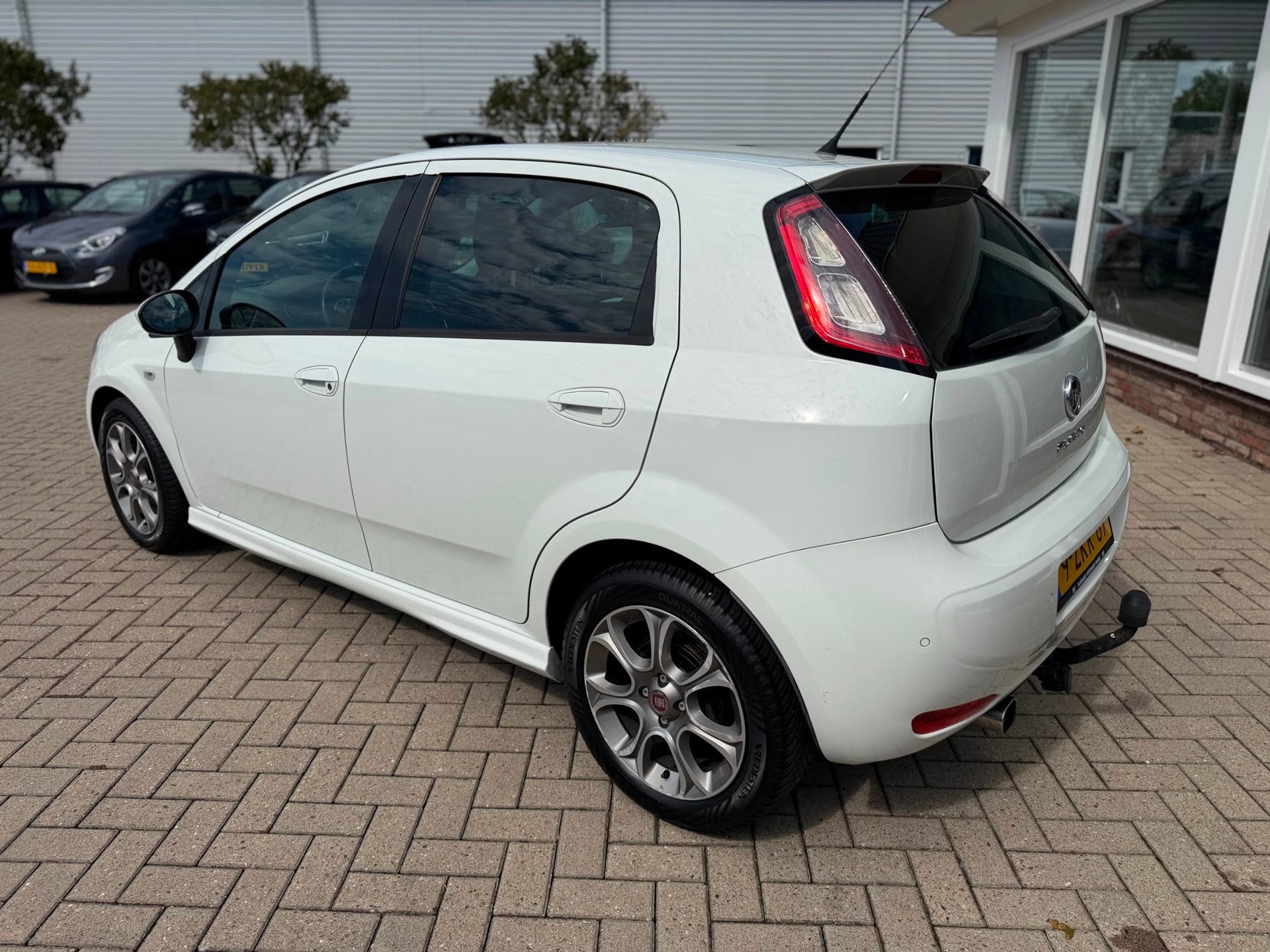 Fiat Punto Evo 0.9 TwinAir Lounge, Auto's, Fiat, Voorwielaandrijving, Dealer onderhouden, 101 pk, Gebruikt