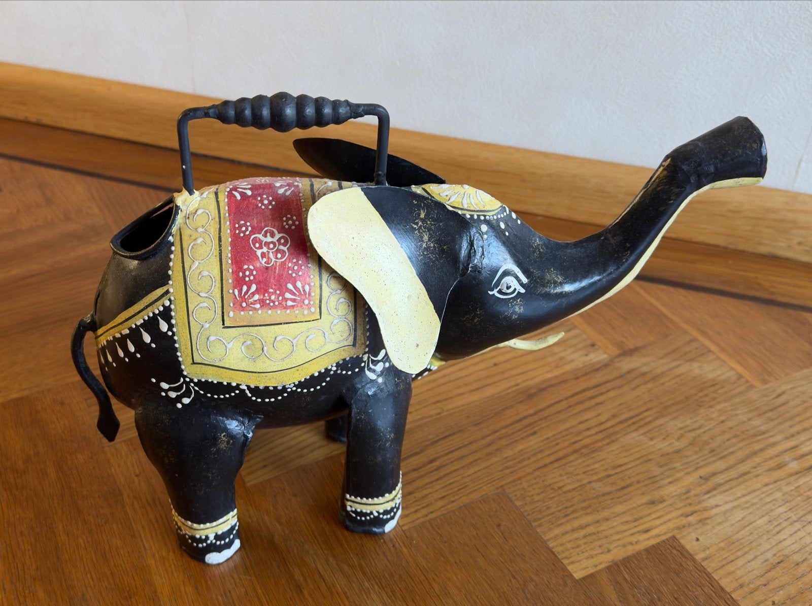 Decoratieve olifant gieter, handgeschilderd metaal, Ophalen, Gebruikt