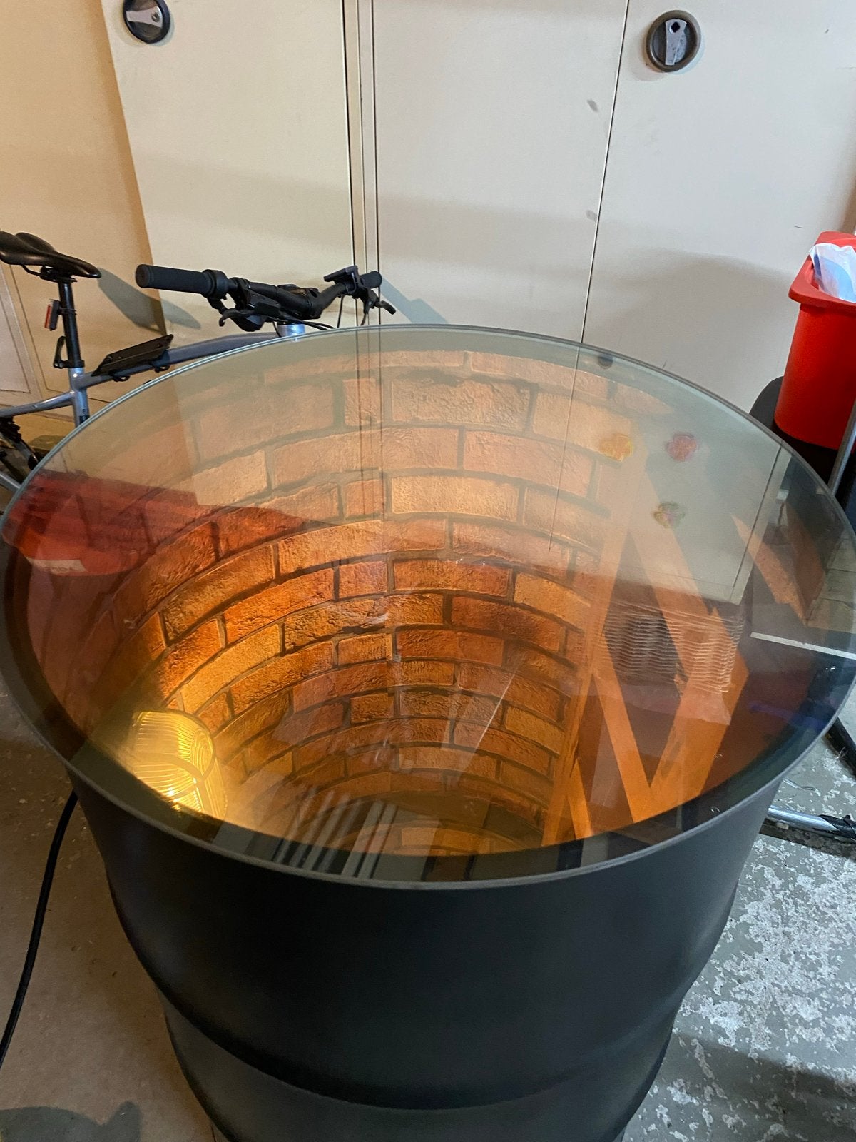 Unieke Illusie Barrel Tafel - Diepe Put Design, Ophalen, Gebruikt