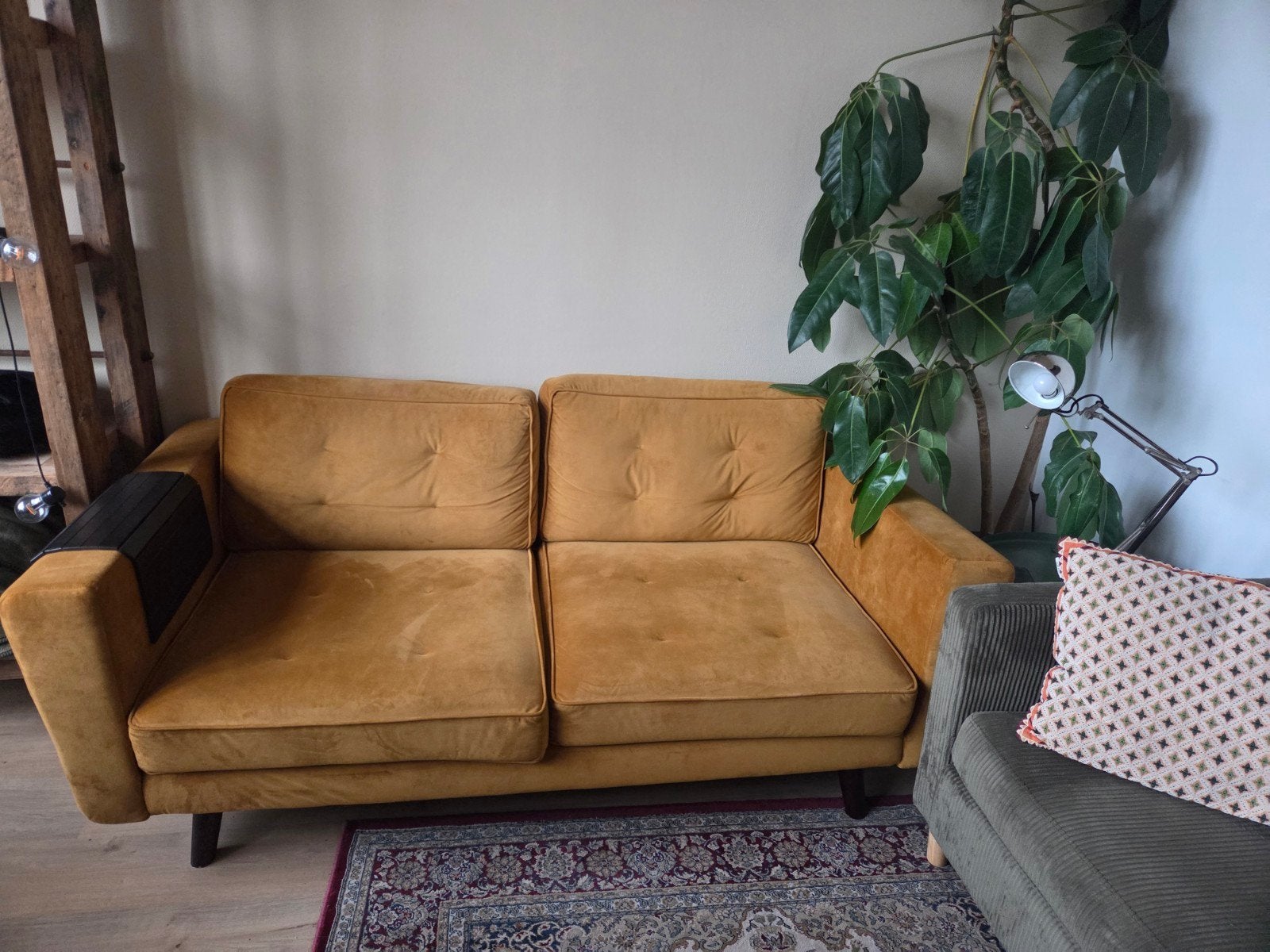 Okergele bank, Huis en Inrichting, Banken | Bankstellen, Ophalen, 75 tot 100 cm