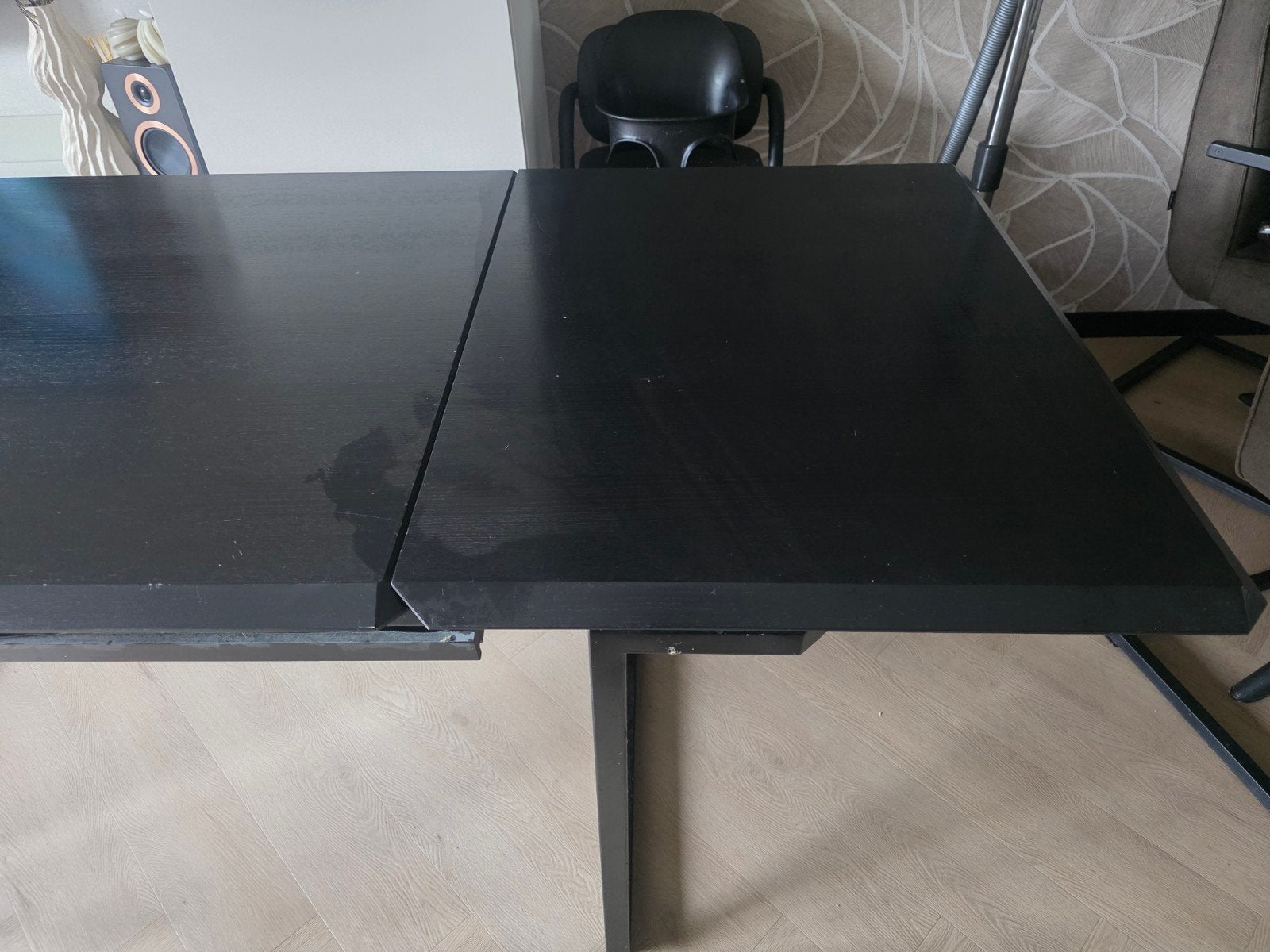 zwarte houten tafel 4-6 pers (verlengbaar), Huis en Inrichting, Ophalen, Gebruikt