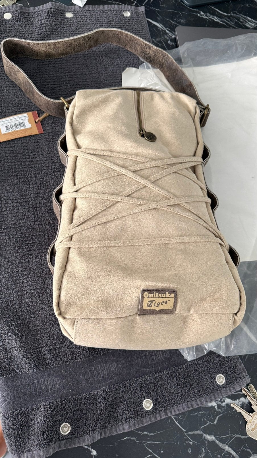 Tas Onitsuka tiger suede leder nieuw!, Ophalen of Verzenden, Nieuw, Beige, Handtas