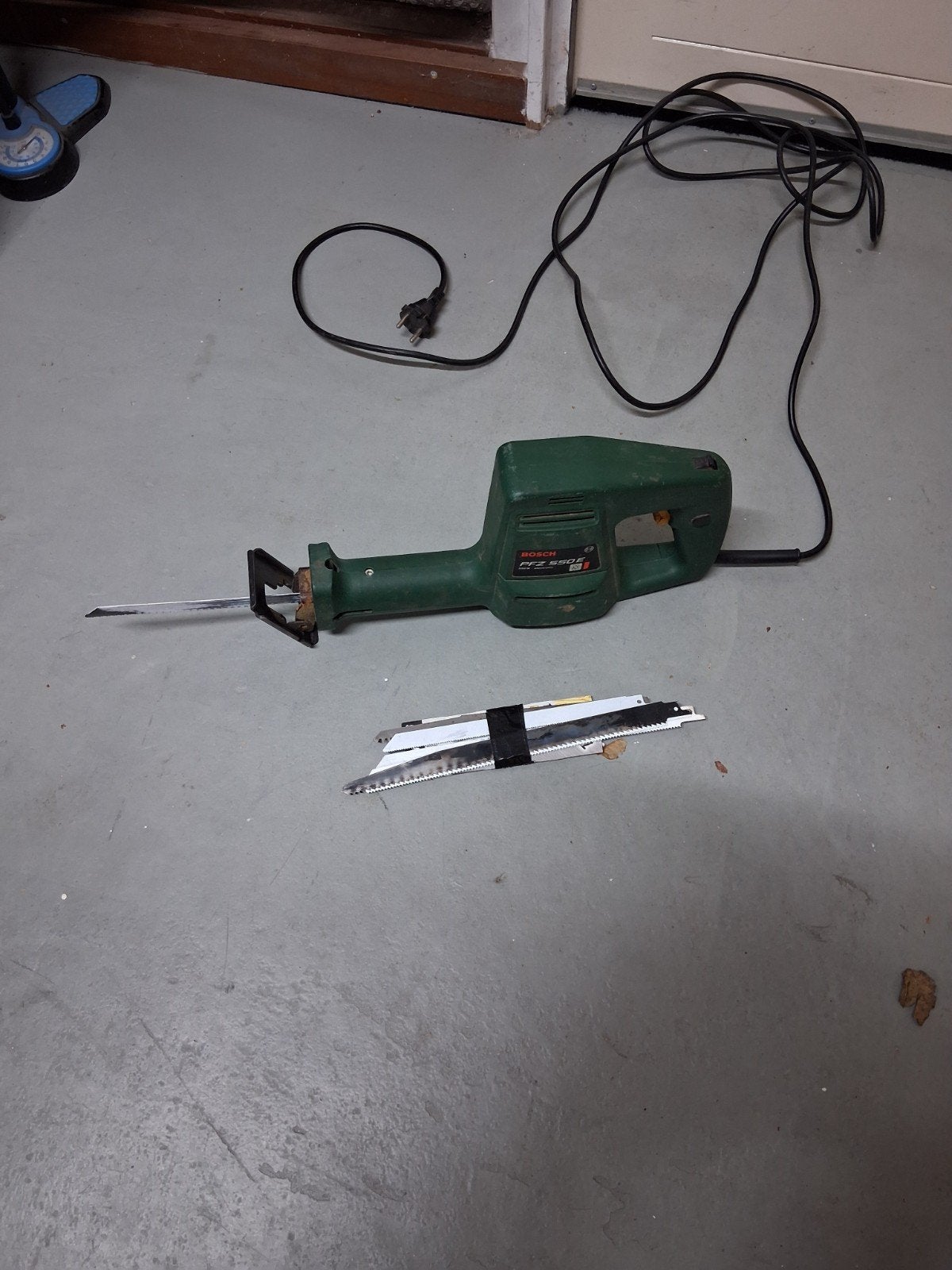 Reciprozaag van Bosch, Ophalen, 600 tot 1200 watt, Bandschuurmachine