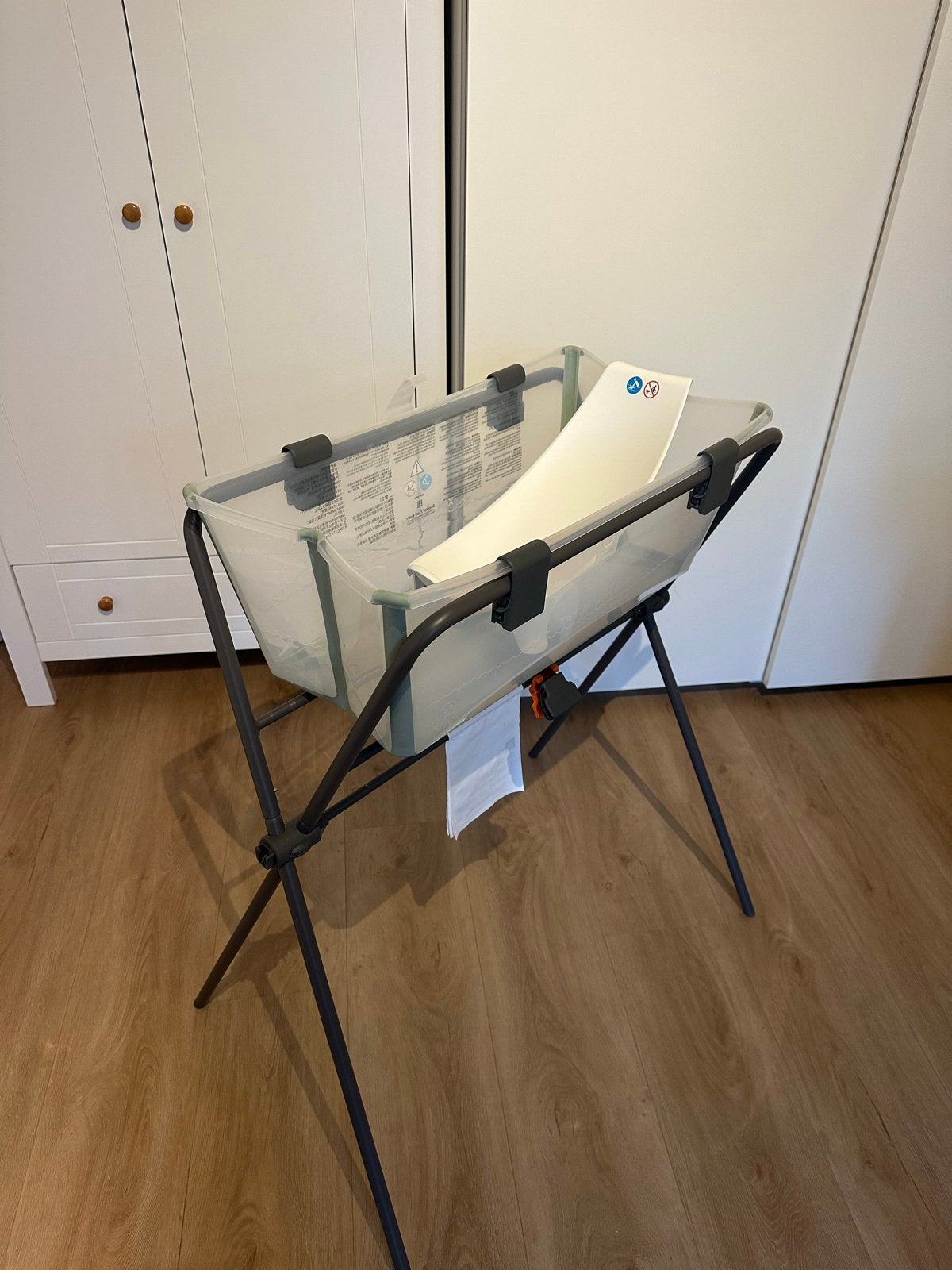 Stokke Flexi Bath babybadje incl. standaard + badzitje, Kinderen en Baby's, Zo goed als nieuw, Badje, Standaard, Ophalen