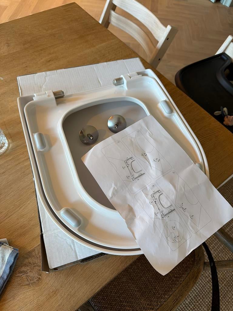 Nieuwe Toiletbril met Soft-Close Functie, Ophalen, Zo goed als nieuw