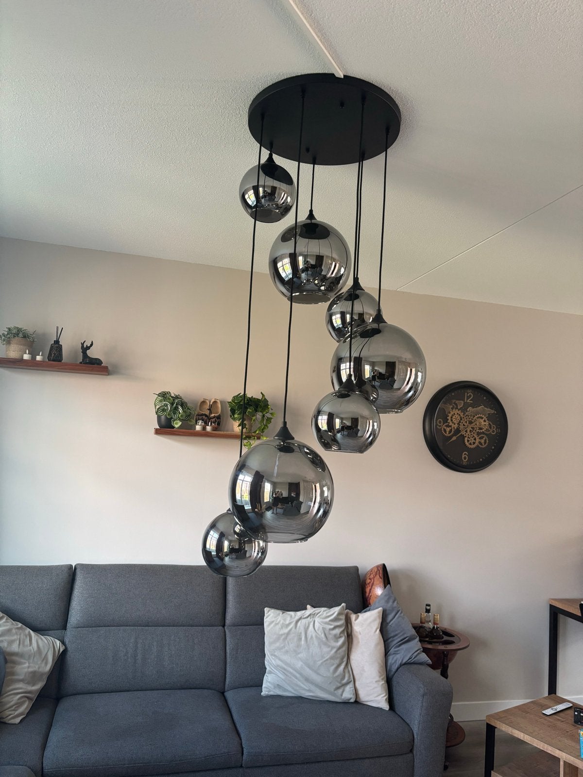 Moderne hanglamp met 7 rookglazen bollen, Ophalen, Zo goed als nieuw, Glas