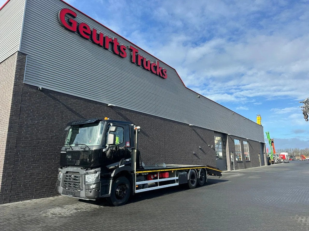 Renault C 440 6X2 OPRIJWAGEN/MACHINE TRANSPORTER/PLATEAU/, Automaat, Euro 6, Renault, Zwart