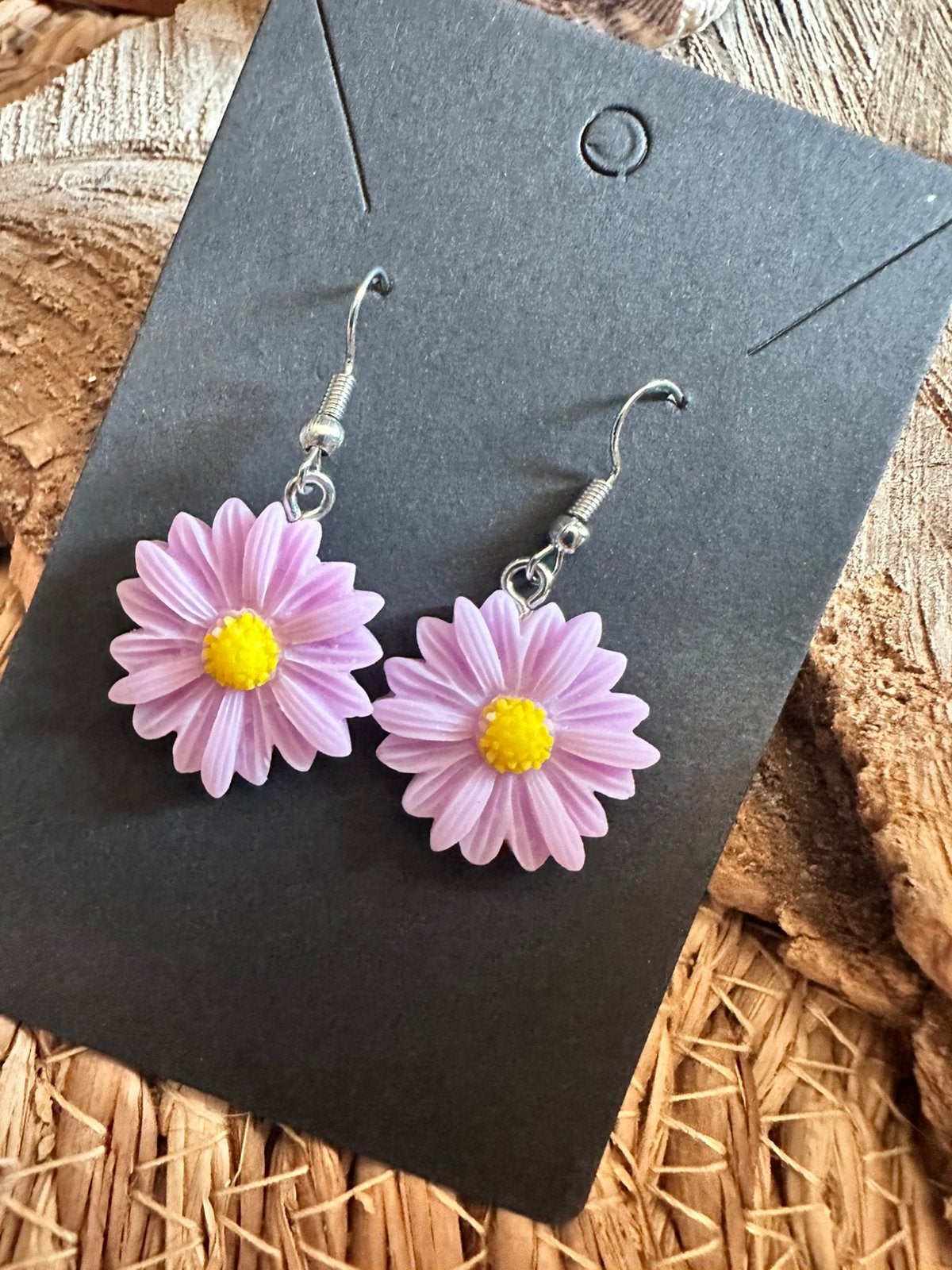 Boho oorbellen / lila - roze / bloem / nieuw, Ophalen of Verzenden, Zo goed als nieuw, Overige materialen