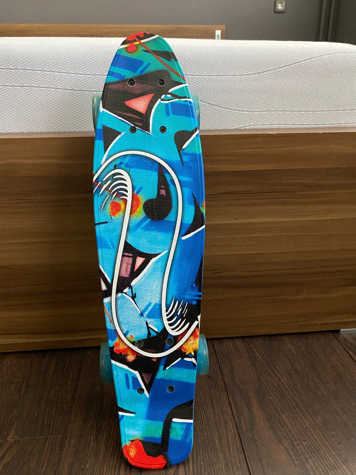 Blauw Skateboard met Graffiti Design led wielen, Ophalen of Verzenden, Zo goed als nieuw, Skateboard