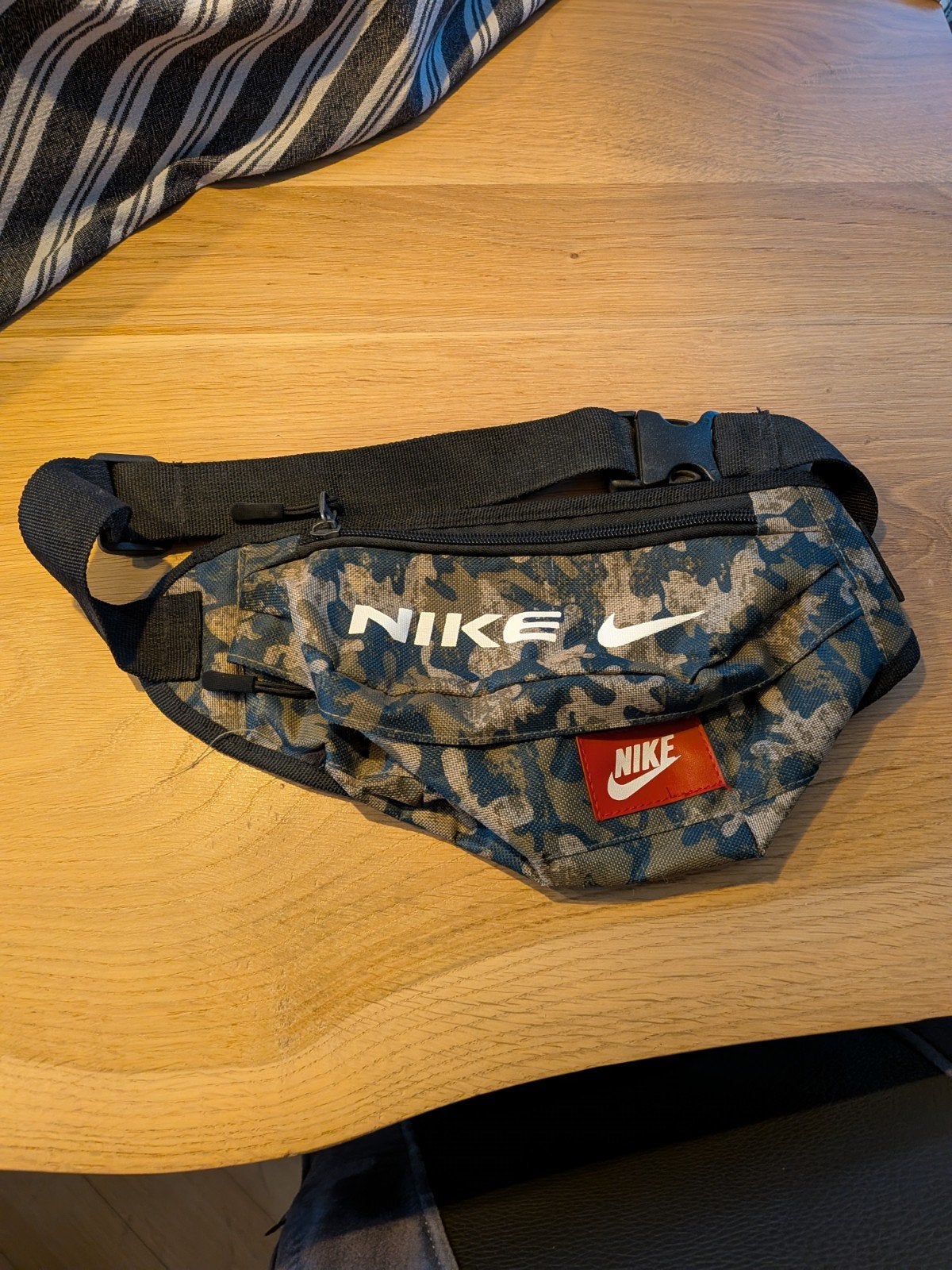 Nike heuptas/crossbody tas met camouflageprint, Ophalen of Verzenden, Zo goed als nieuw, Blauw