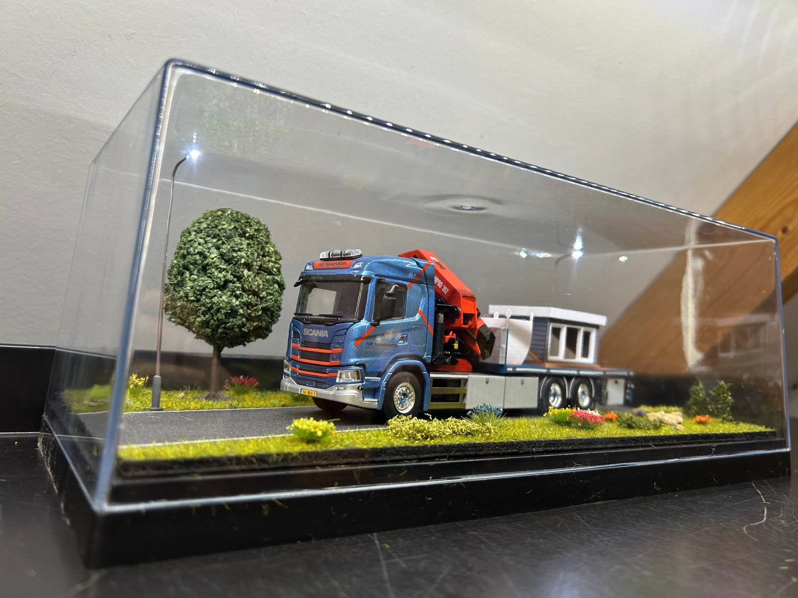 Stolp vitrine met verlicht diorama (34cm), Ophalen of Verzenden, Nieuw, Overige typen, Overige merken