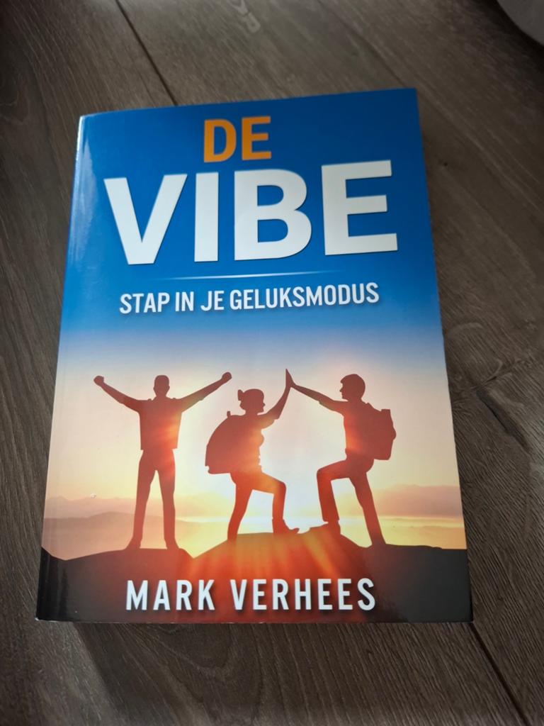 De Vibe: Stap in je geluksmodus - Mark Verhees, Boeken, Ophalen of Verzenden, Zo goed als nieuw, Mark Verhees