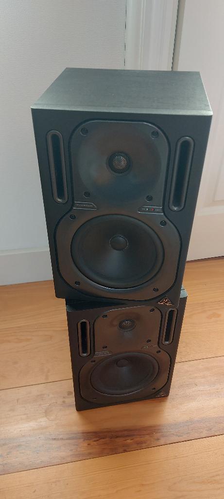 Behringer truth B2030A, Overige merken, Ophalen of Verzenden, Zo goed als nieuw, 120 watt of meer