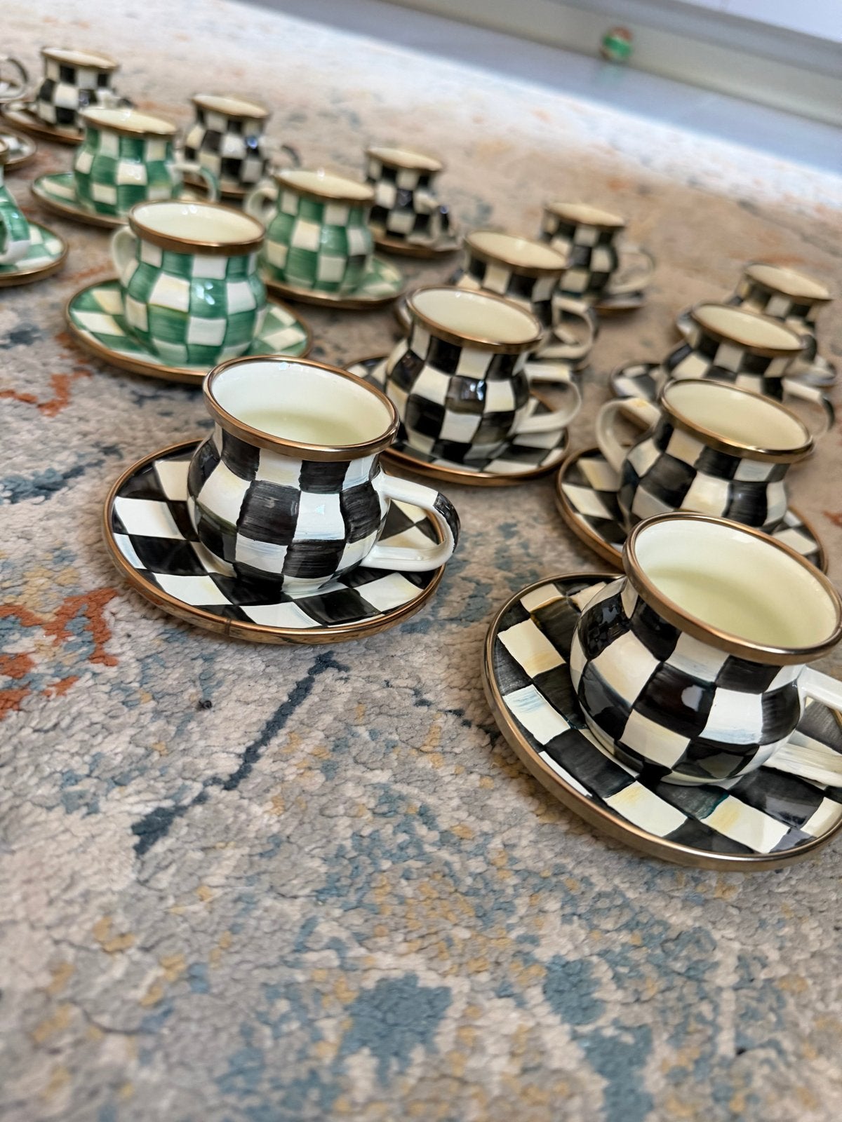 Mackenzie Childs Set van 2 espresso kopjes en schotels, Overige merken, Keramiek, Ophalen of Verzenden, Zo goed als nieuw