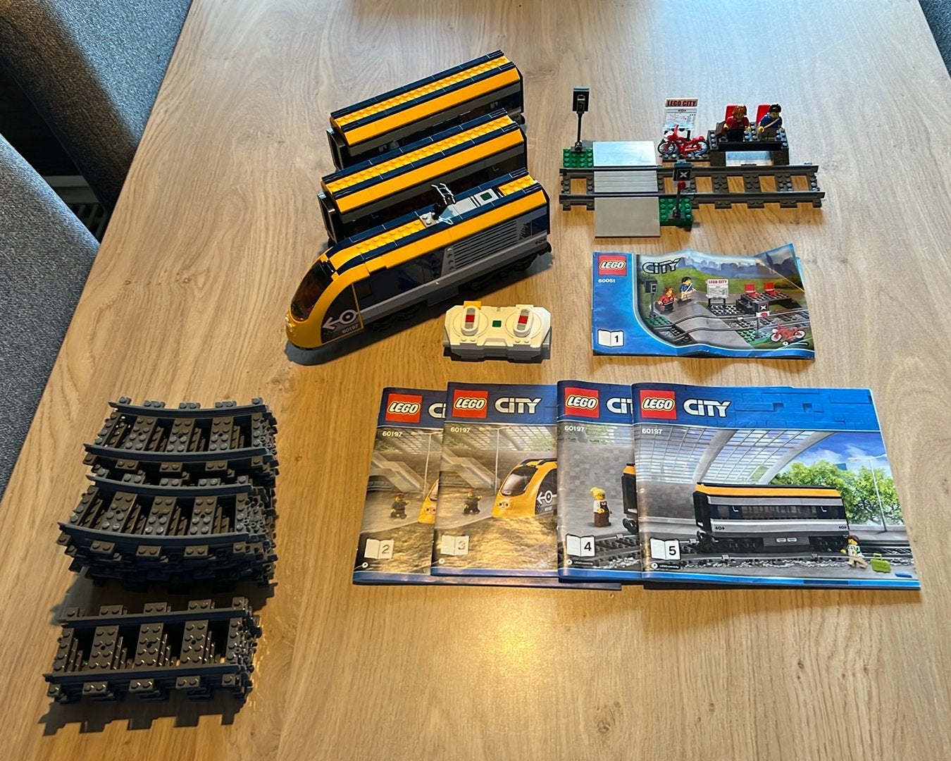 Lego City 60197 passagierstrein, Kinderen en Baby's, Speelgoed | Duplo en Lego, City, Lego, Ophalen of Verzenden, Zo goed als nieuw