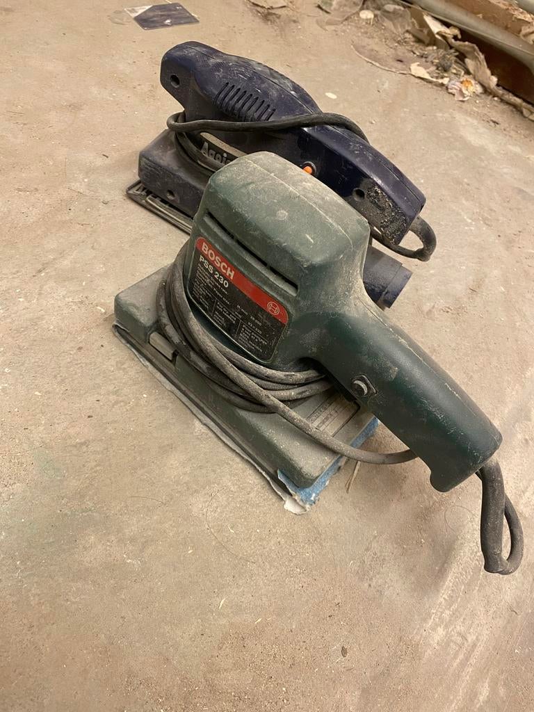 Twee gebruikte schuurmachines: Bosch PSS 230 en onbekend, Ophalen of Verzenden, Gebruikt, Minder dan 600 watt, Vlakschuurmachine