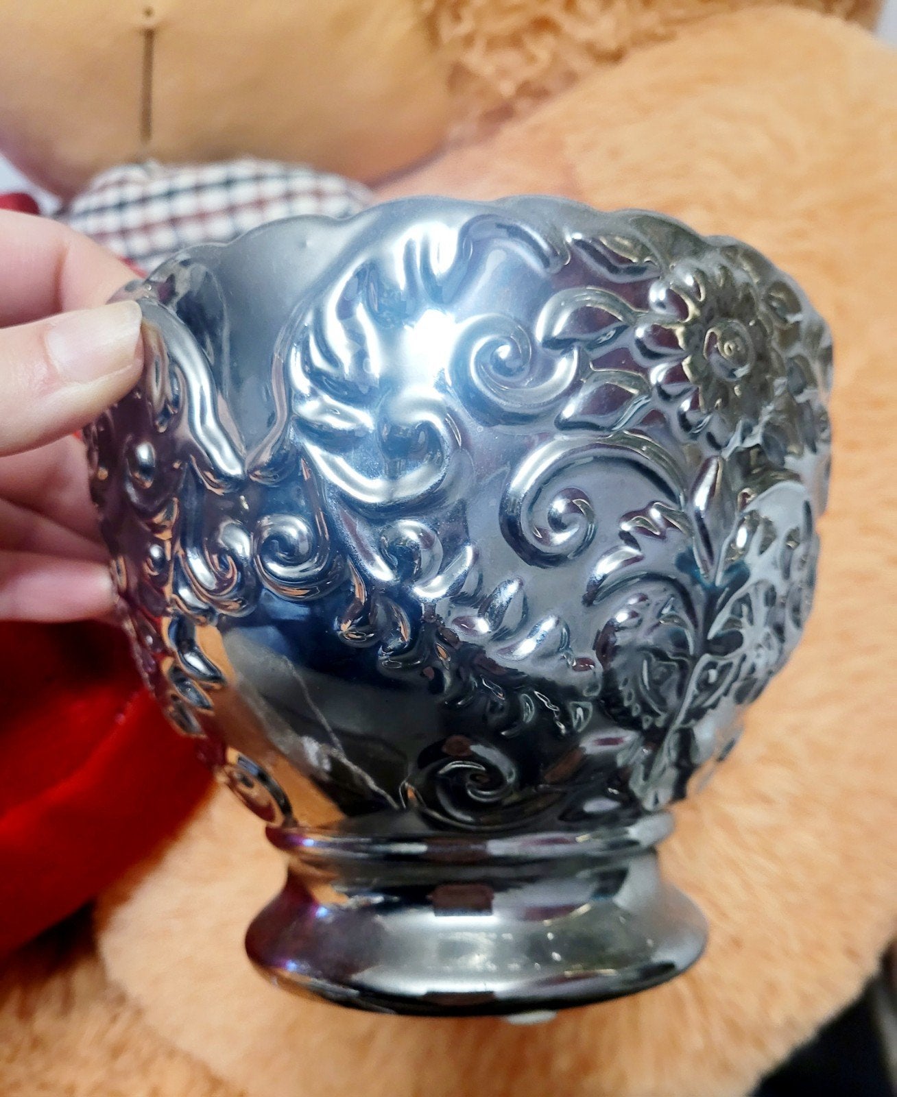 Zilverkleurige sierpot met bloemmotief, Ophalen of Verzenden, Metaal, Zilver, Klassiek